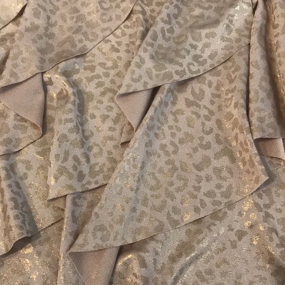 Super fun gold leopard tops - Picture 2 of 4